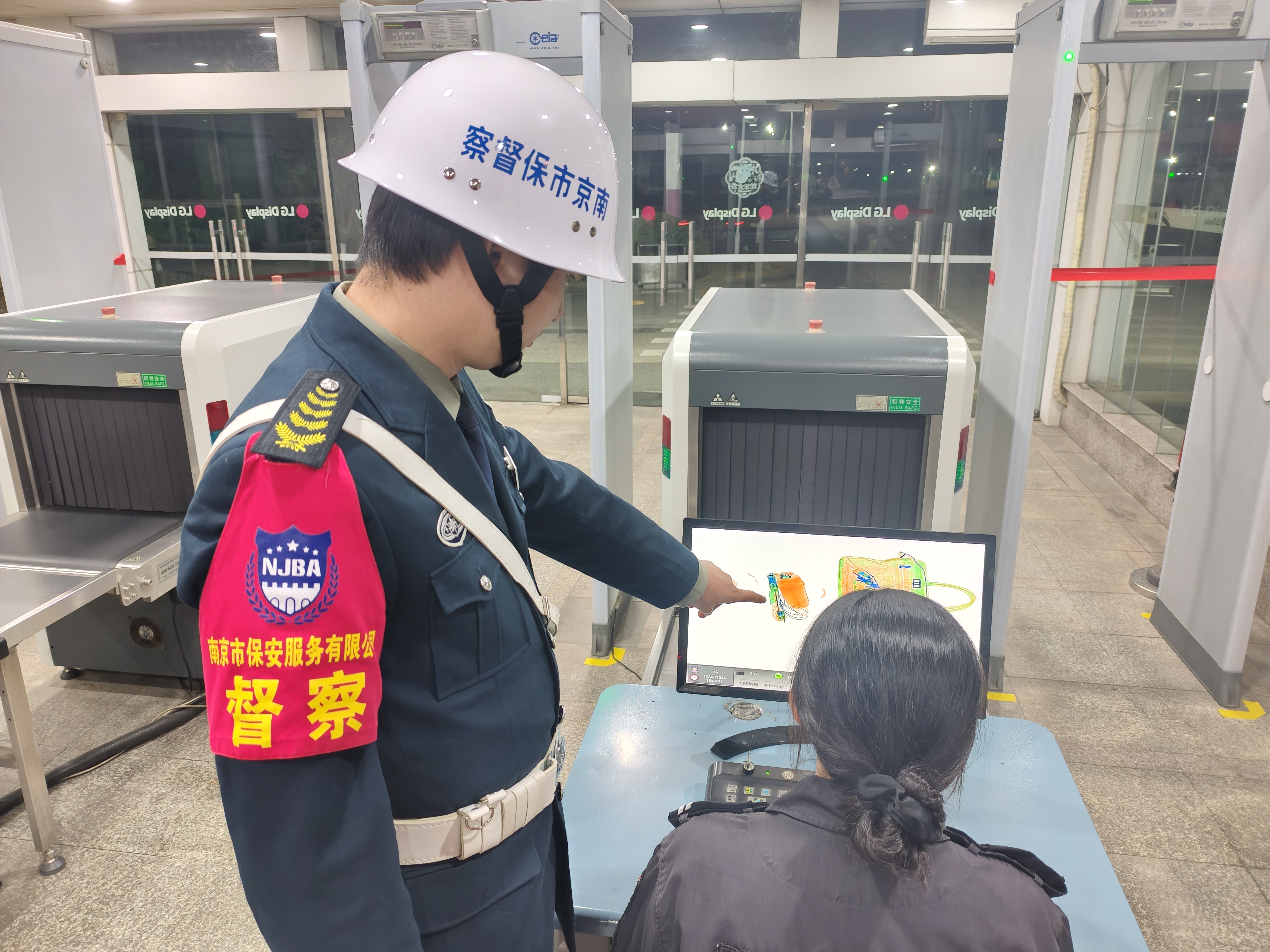 E:/25.12.10后 上傳網(wǎng)站留存/筑牢安全防線 護航平安元旦——南京市保安服務(wù)有限公司召開元旦節(jié)前安全生產(chǎn)專題部署會議/98725a32a56435f22053d20261389111.jpg98725a32a56435f22053d20261389111