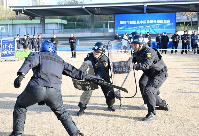 E:/25.12.10后 上傳網(wǎng)站留存/喜報！南京市保安服務(wù)有限公司建鄴分公司榮獲“校園最小應(yīng)急單元技能競賽”一等獎/照片/w700d1q75cms.jpgw700d1q75cms