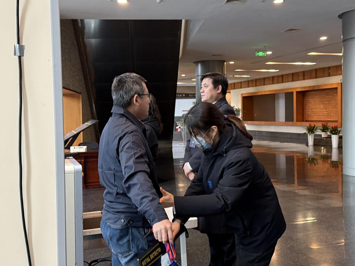 E:/25.12.10后 上傳網(wǎng)站留存/“安保鐵軍、硬核保障”2026系列報(bào)道一——科技引領(lǐng)未來(lái)，安全護(hù)航盛會(huì)/照片/79854b95b5929b8d99e14dd1fe9a271f.jpg79854b95b5929b8d99e14dd1fe9a271f